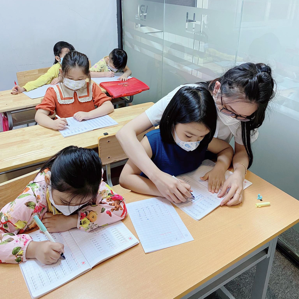 Cô giáo trẻ xinh đẹp xôn xao cộng đồng mạng với nét chữ đẹp đến khó tin - 3 Cô giáo trẻ xinh đẹp xôn xao cộng đồng mạng với nét chữ đẹp đến khó tin - 3