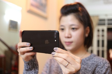 iPhone 7 Plus màu Jet Black đầu tiên tại Việt Nam, giá 36 triệu đồng