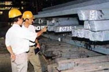 Giá phôi thép tăng trở lại