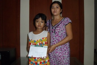 Quà bạn đọc đến với cô học trò nhỏ mang bệnh hiểm nghèo