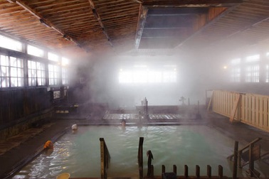 Bể tắm nghìn người nổi tiếng ở Nhật Bản