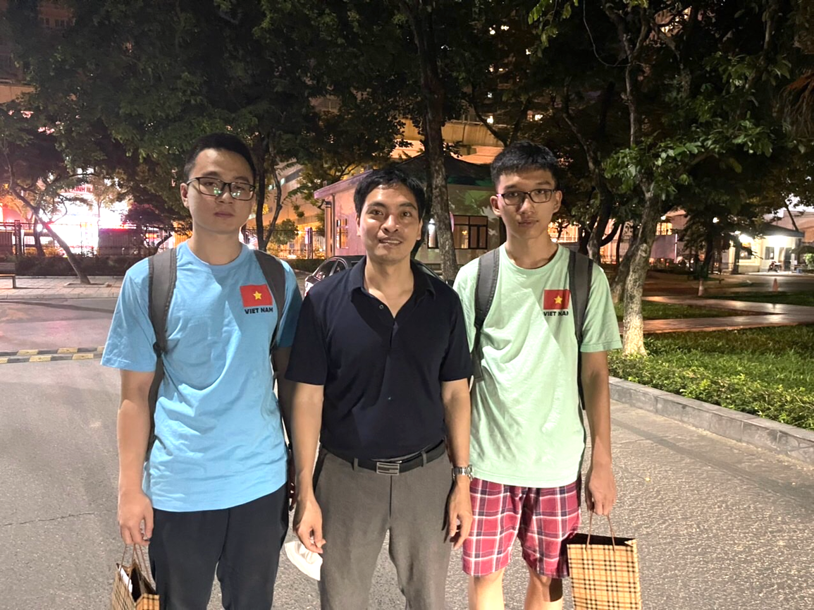Cựu học sinh chuyên Lý trường Ams một năm đoạt 3 Huy chương Vàng - 3 Cựu học sinh chuyên Lý trường Ams một năm đoạt 3 Huy chương Vàng - 3