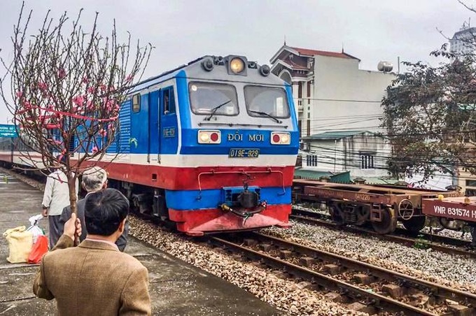 Tàu Tết trĩu nặng tình yêu quê hương. Ảnh minh họa