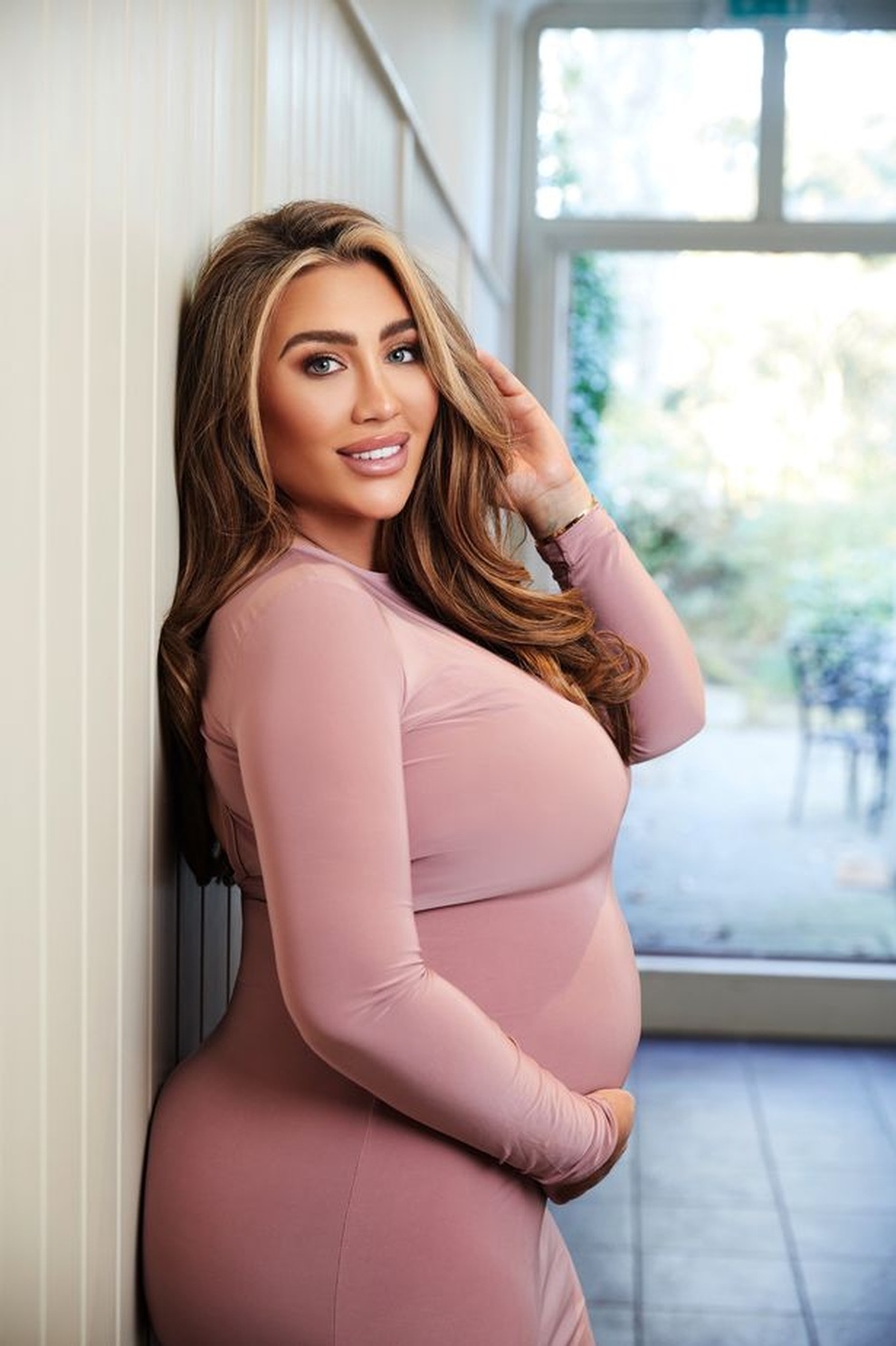 Người đẹp Lauren Goodger diện nội y gợi cảm khoe bụng bầu - 8 Người đẹp Lauren Goodger diện nội y gợi cảm khoe bụng bầu - 8