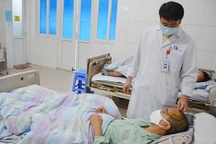 Người đàn ông bị thang máy kẹp vỡ hộp sọ