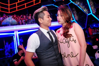 Khánh Thi và Phan Hiển tình tứ bên nhau khi đi sự kiện