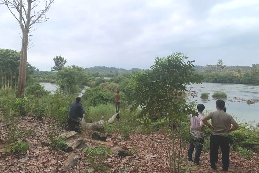 Tìm thấy thi thể người đàn ông cùng đồ đi câu trên sông Pô Cô - 1 Tìm thấy thi thể người đàn ông cùng đồ đi câu trên sông Pô Cô - 1