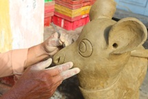 Năm Canh Tý, về làng gốm 500 năm tuổi xem nghệ nhân nhào đất nặn chuột