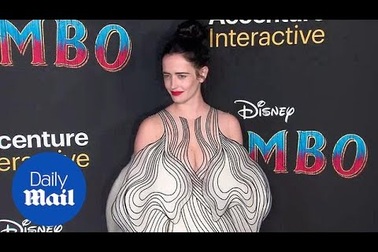 Eva Green diện váy lạ mắt