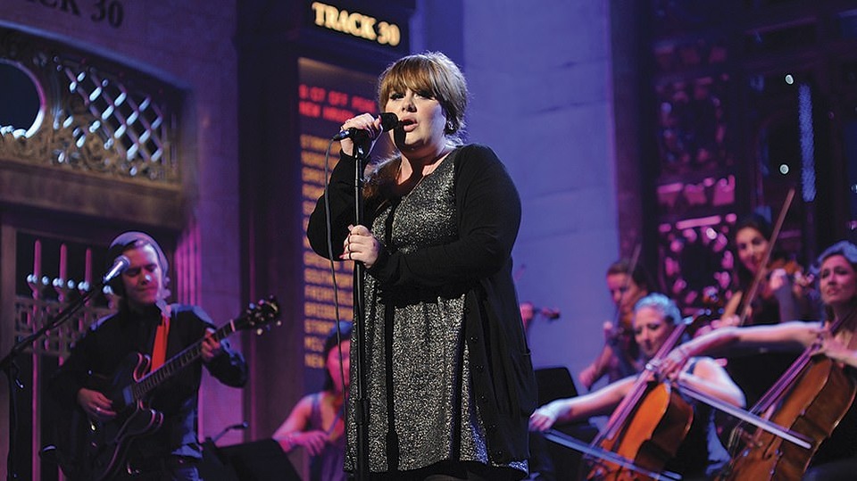 Adele tái xuất với vẻ ngoài cực khác lạ trên truyền hình - 2 Adele tái xuất với vẻ ngoài cực khác lạ trên truyền hình - 2
