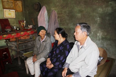 Xót xa cụ ông 102 tuổi còn phải nuôi con gái tâm thần