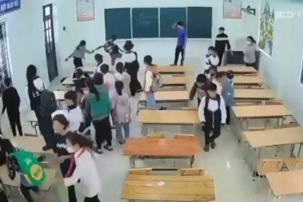 Tuyên Quang: Xuất hiện thêm clip cô giáo cầm dép đuổi đánh cả lớp - 1