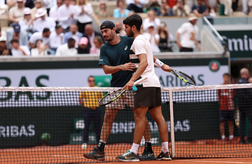 อัลการาซและซินเนอร์เริ่มต้นได้อย่างน่าประทับใจที่ Roland Garros - 2 Alcaraz, Sinner khởi đầu ấn tượng tại Roland Garros - 2