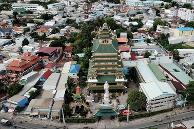 Ngôi chùa có chánh điện cao nhất Việt Nam đẹp như tranh ở Sài Gòn