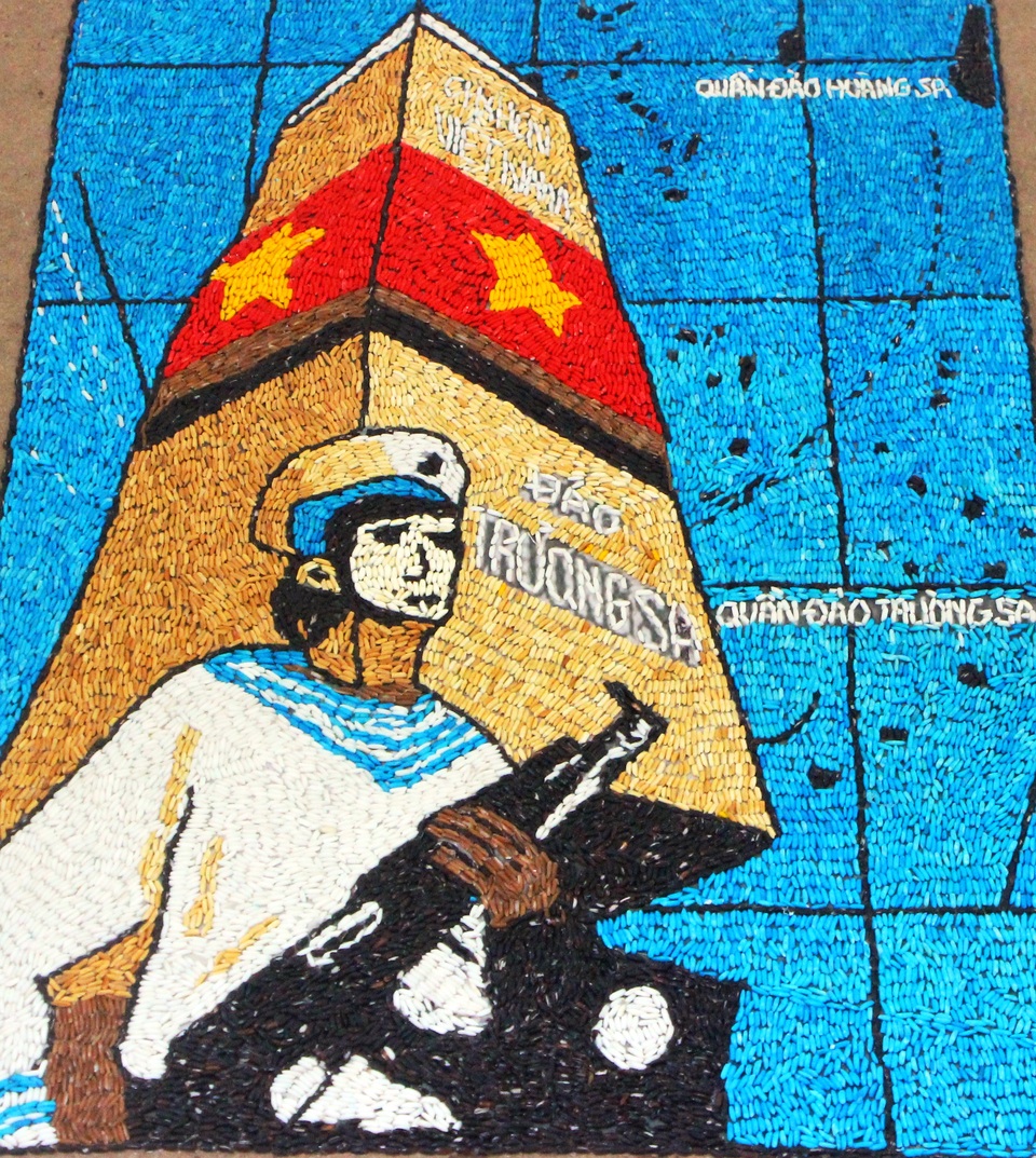 Hà Tĩnh: Sinh viên làm tranh gạo gây quỹ từ thiện - 6 Hà Tĩnh: Sinh viên làm tranh gạo gây quỹ từ thiện - 6