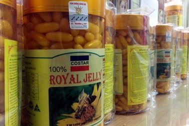 Hà Nội: Giật mình phát hiện 20 tấn sữa ong chúa làm đẹp da “dỏm”