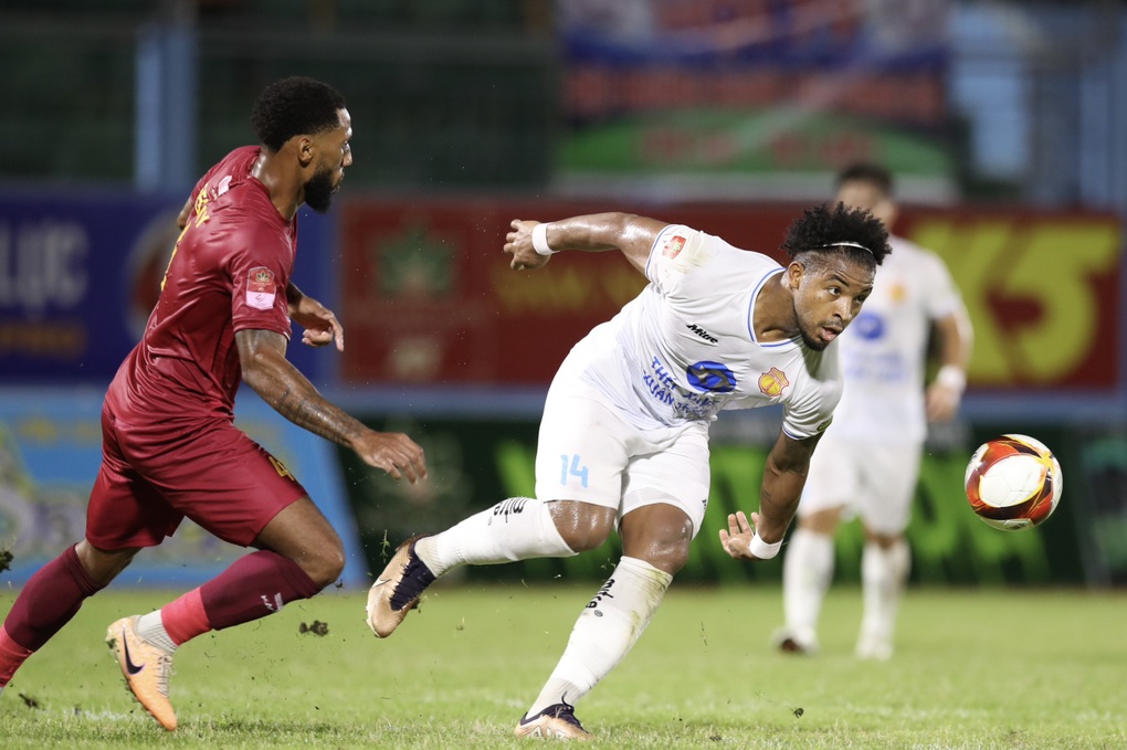 Ngoại binh tỏa sáng, CLB Nam Định lên ngôi đầu bảng V-League - 2 Ngoại binh tỏa sáng, CLB Nam Định lên ngôi đầu bảng V-League - 2
