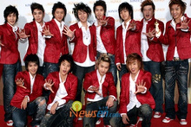 Nhóm nhạc Super Junior gặp tai nạn giao thông nghiêm trọng