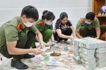 Khám xét tiệm vàng sau vụ buôn lậu, thu 2,1 triệu USD và 15 kg vàng