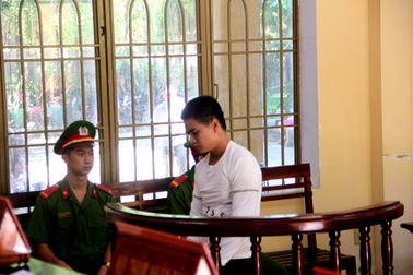 Khuyên bạn say không đi xe máy, bị đâm chết