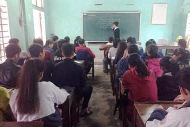 Chàng trai cai nghiện mở lớp học miễn phí giúp học sinh nghèo