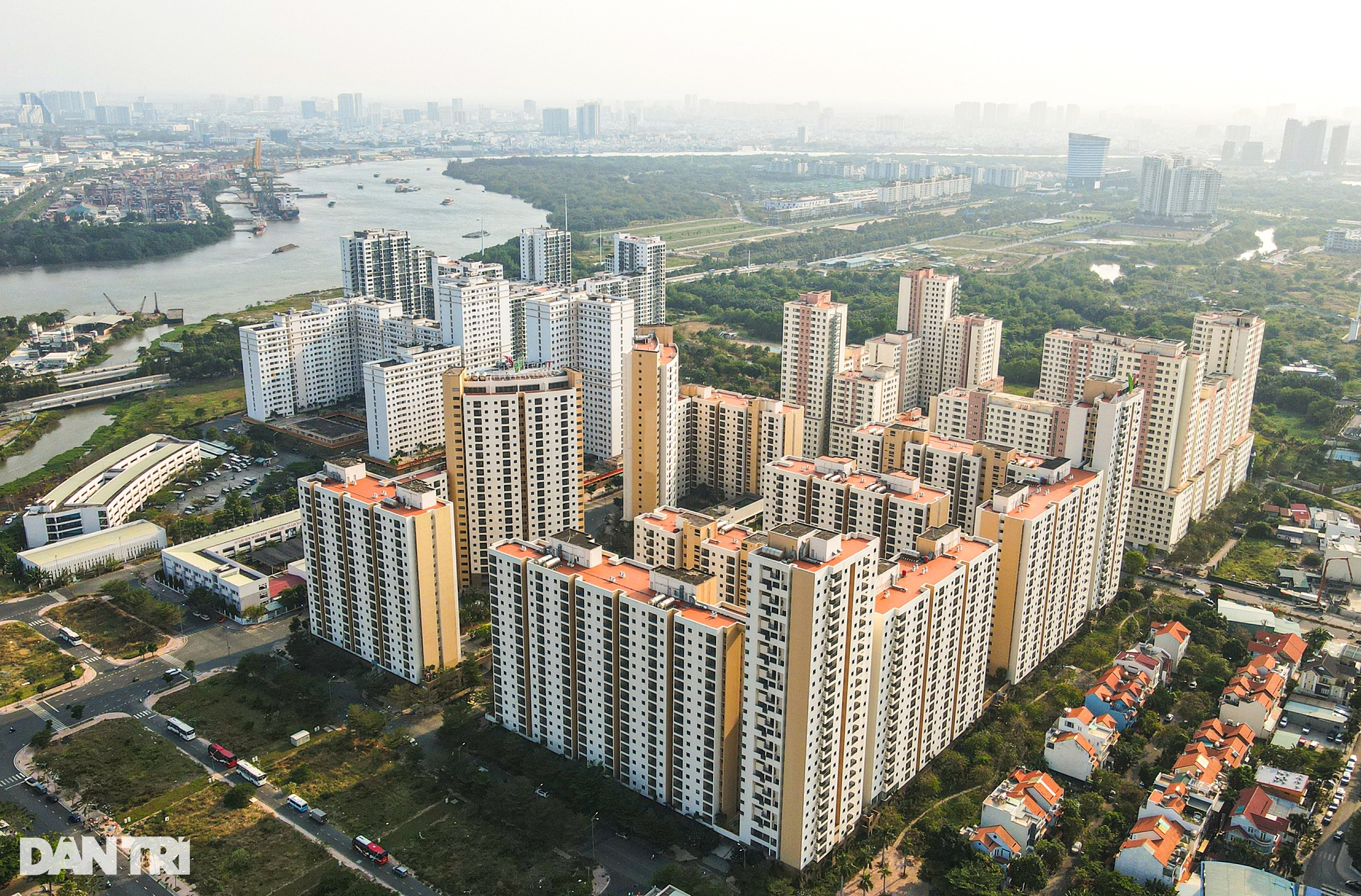 Hoang tàn ở 2 dự án từng được trưng dụng làm bệnh viện dã chiến tại TPHCM - 7 Hoang tàn ở 2 dự án từng được trưng dụng làm bệnh viện dã chiến tại TPHCM - 7