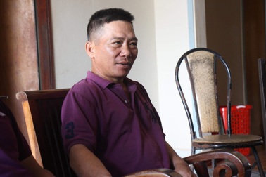 Lão nông quật ngã tên cướp đang lao thẳng xe vào mình