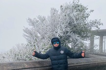 Du khách đổ về Mẫu Sơn ngắm cảnh băng tuyết phủ trắng núi rừng