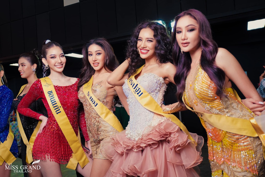 Miss Grand Thailand 2023: Ép thí sinh bói bài, trình diễn phản cảm - 1 Miss Grand Thailand 2023: Ép thí sinh bói bài, trình diễn phản cảm - 1