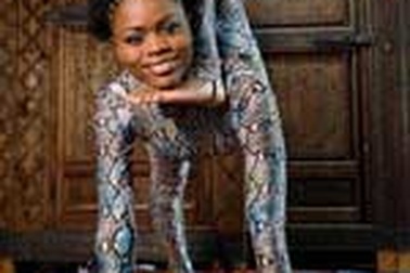 Cô gái “người rắn”