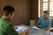 Khởi tố người đàn ông đi mua dao đâm CSGT