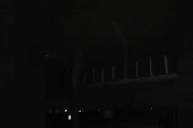 Khoảnh khắc máy bay tóe lửa trên bầu trời Italy vì va phải chim