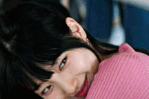 Suzy ăn mặc vừa gợi cảm, vừa cá tính trong phim "Doona"