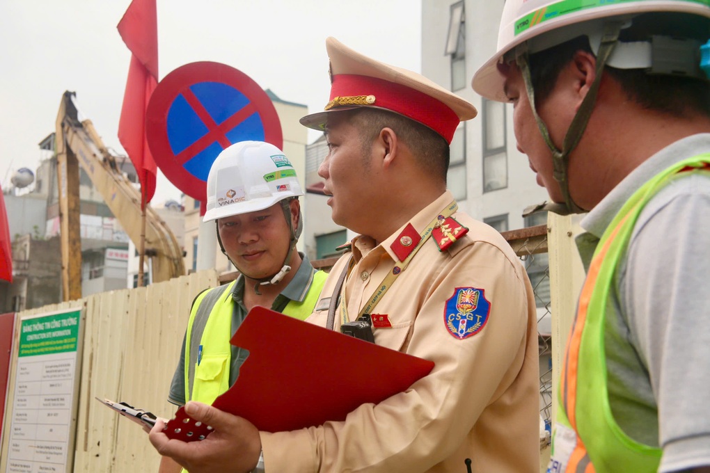 CSGT Hà Nội xử lý loạt điểm nghẽn giao thông tại các dự án trọng điểm - 1