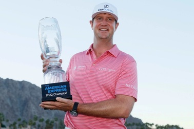 Một tháng sau khi mất cha, Hudson Swafford vô địch The American Express