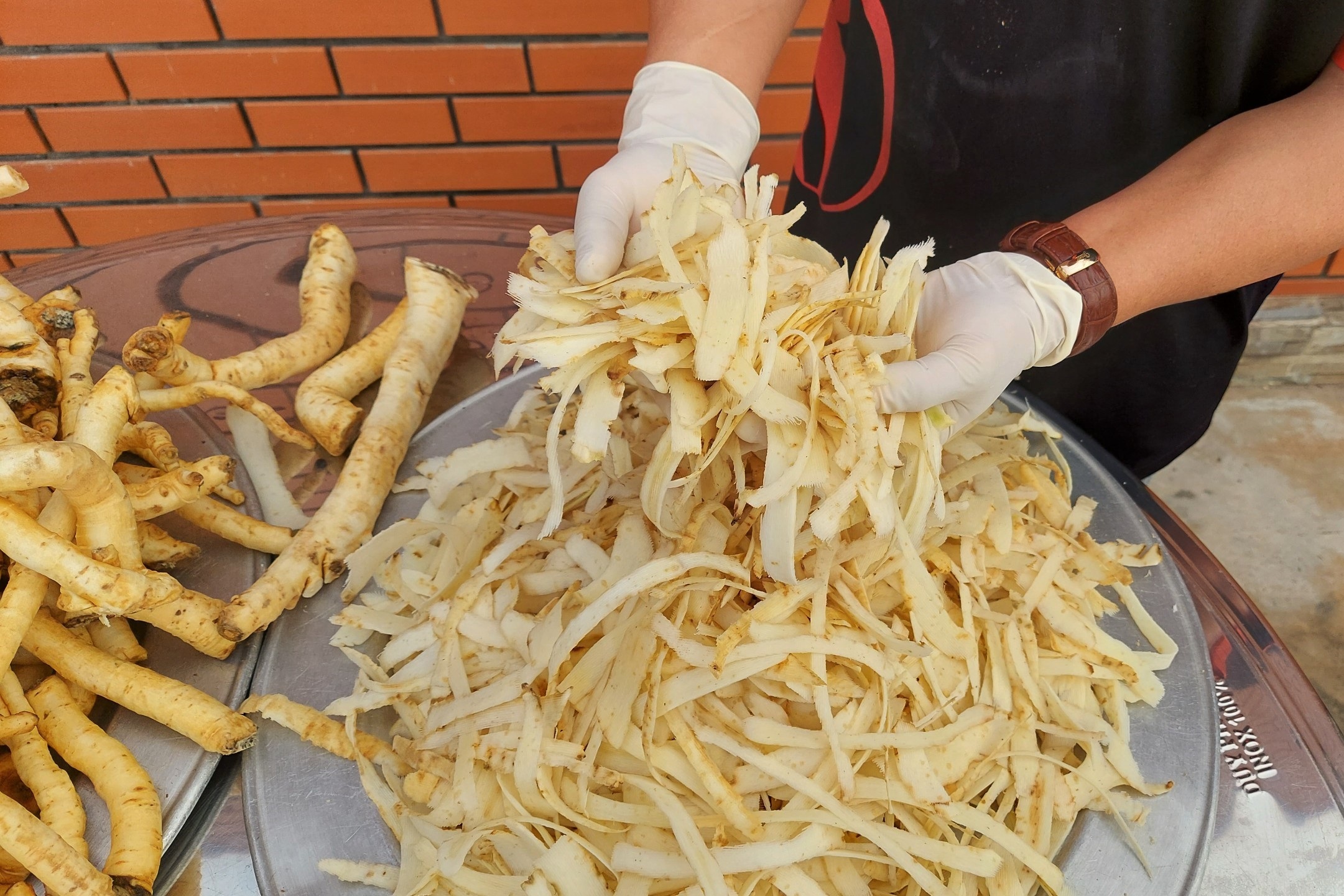 Làm mứt từ nhân sâm người nghèo bán mỏi tay ngày giáp Tết - 4 Làm mứt từ nhân sâm người nghèo bán mỏi tay ngày giáp Tết - 4