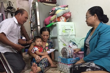 Công đoàn thăm con công nhân bị bạo hành