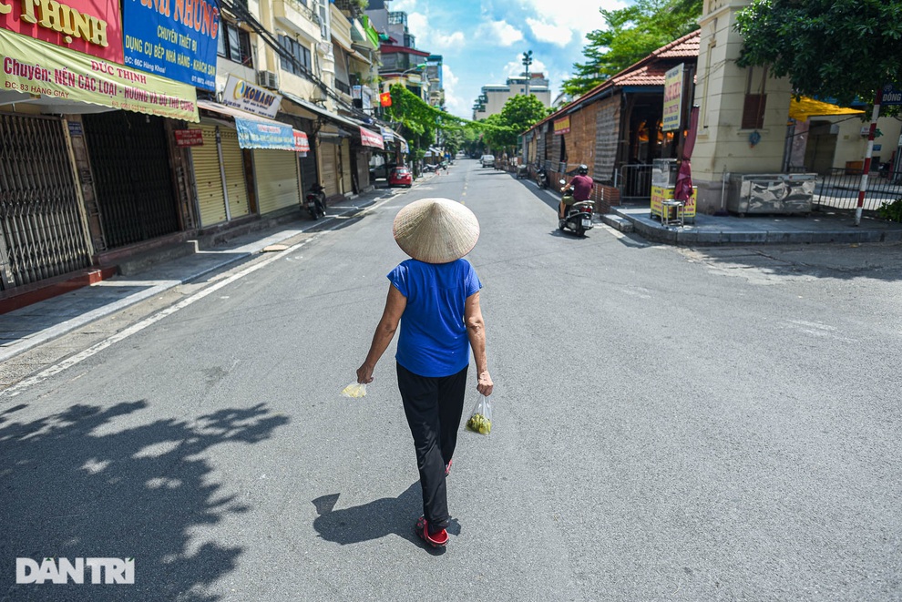 Hà Nội lặng lẽ chuyển mùa giữa thời đại dịch Covid-19 - 13 Hà Nội lặng lẽ chuyển mùa giữa thời đại dịch Covid-19 - 13