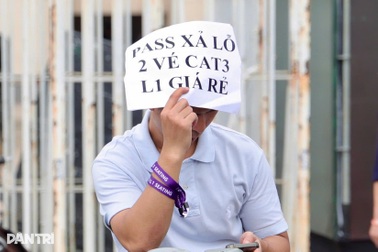 Vé xem G-Dragon ở Hà Nội: Dân "phe" cuống cuồng xả lỗ, cho mua... trả góp