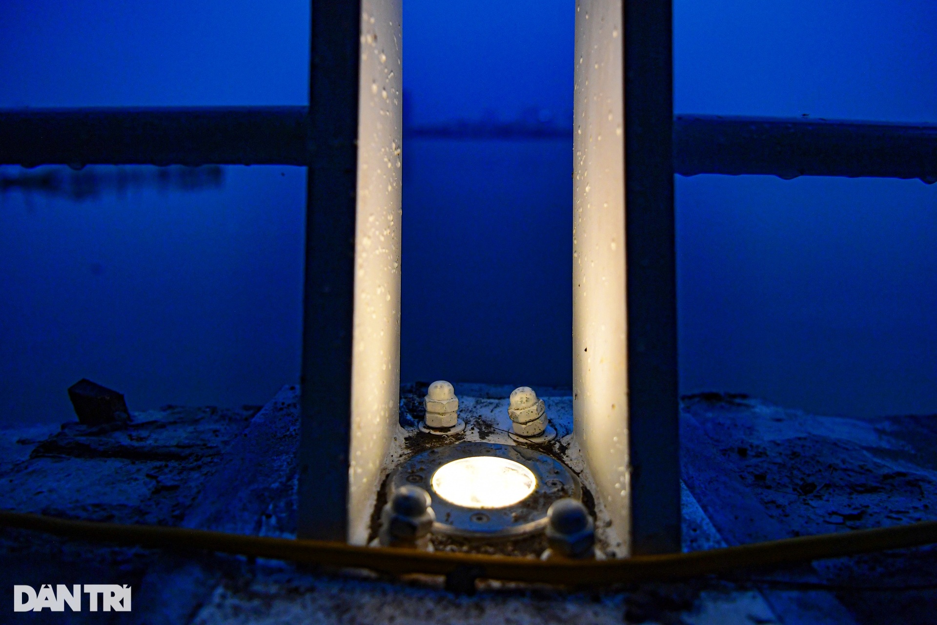 Hà Nội thay mới lan can hồ Tây, góc biểu tượng Khuê Văn Các được giữ nguyên - 11 Hà Nội thay mới lan can hồ Tây, góc biểu tượng Khuê Văn Các được giữ nguyên - 11