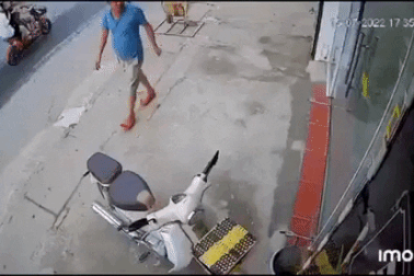 Người đàn ông ở Hà Nội bị chém đứt lìa chân khi đang đi bộ