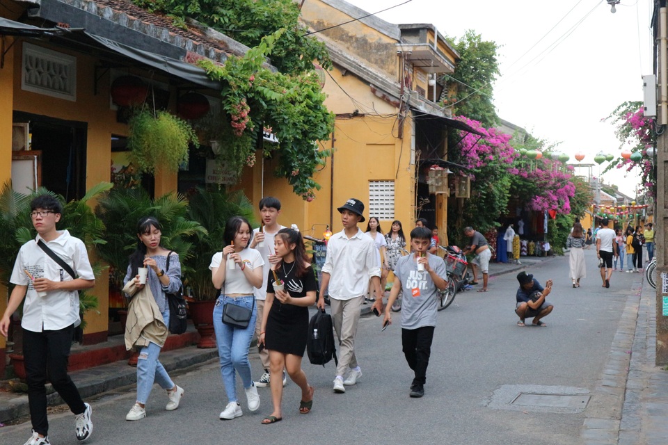 Du lịch Hội An cần rũ bùn đứng lên, làm mới mình để thu hút du khách - 3 Du lịch Hội An cần rũ bùn đứng lên, làm mới mình để thu hút du khách - 3