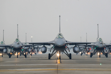 29 máy bay quân sự Trung Quốc áp sát Đài Loan