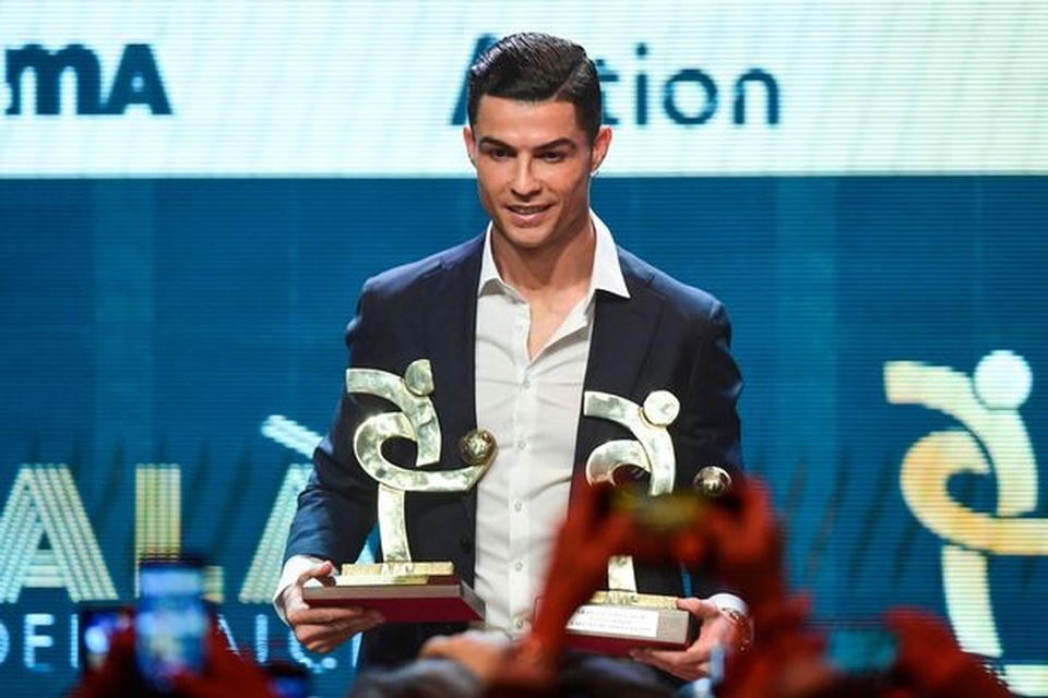 C.Ronaldo cảm thấy bị “cướp trắng” Quả bóng vàng - 1 C.Ronaldo cảm thấy bị “cướp trắng” Quả bóng vàng - 1