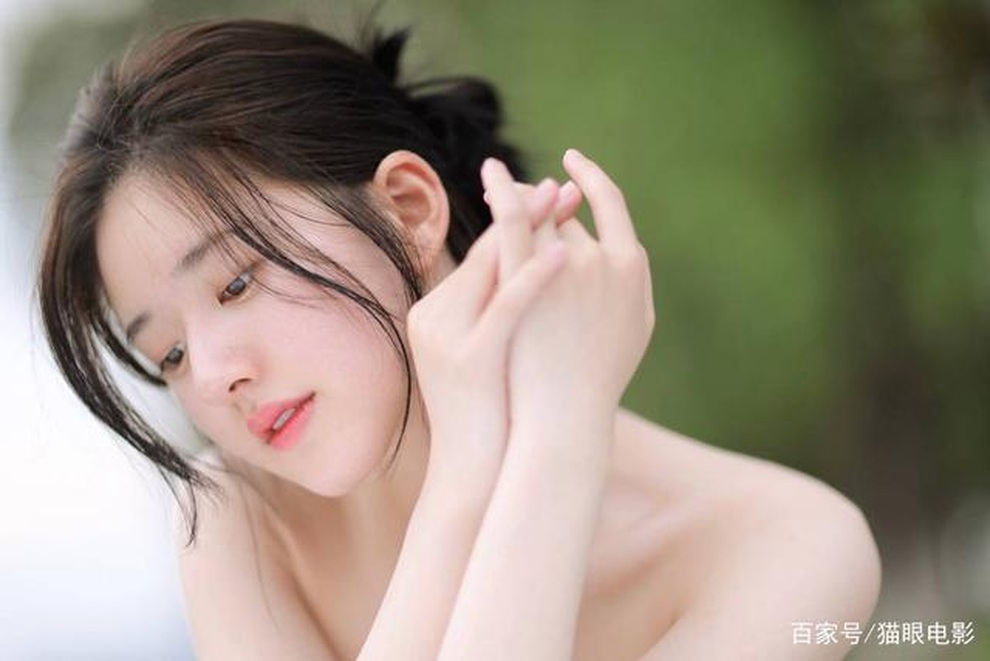 Triệu Lộ Tư gây sốt với bộ ảnh đẹp tinh khôi mong manh sương khói - 7 Triệu Lộ Tư gây sốt với bộ ảnh đẹp tinh khôi mong manh sương khói - 7