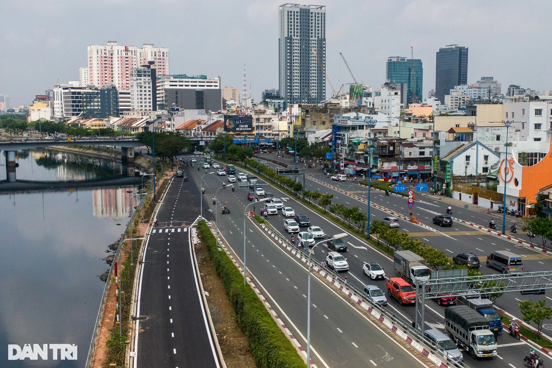 Đường song hành với đại lộ 14 làn xe lớn nhất TPHCM sắp hoàn thành - 2 Đường song hành với đại lộ 14 làn xe lớn nhất TPHCM sắp hoàn thành - 2