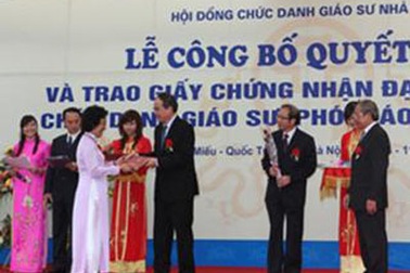 Sẽ thay đổi quyết định PGS phải thi giảng viên chính