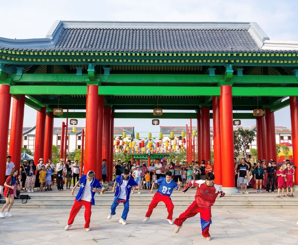 Vui chơi thả ga tại thiên đường giải trí sôi động bậc nhất đất Cảng - 2 Vui chơi thả ga tại thiên đường giải trí sôi động bậc nhất đất Cảng - 2
