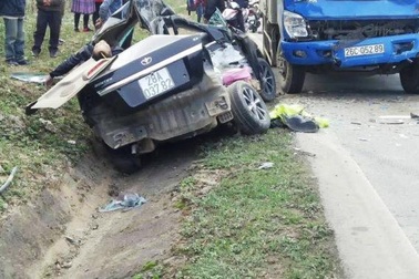 Vụ tai nạn 4 người chết ở Sơn La: Tài xế xe con đã tử vong