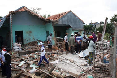 Cơ sở bánh tráng phát nổ, 5 người gặp nạn, 14 ngôi nhà hư hỏng